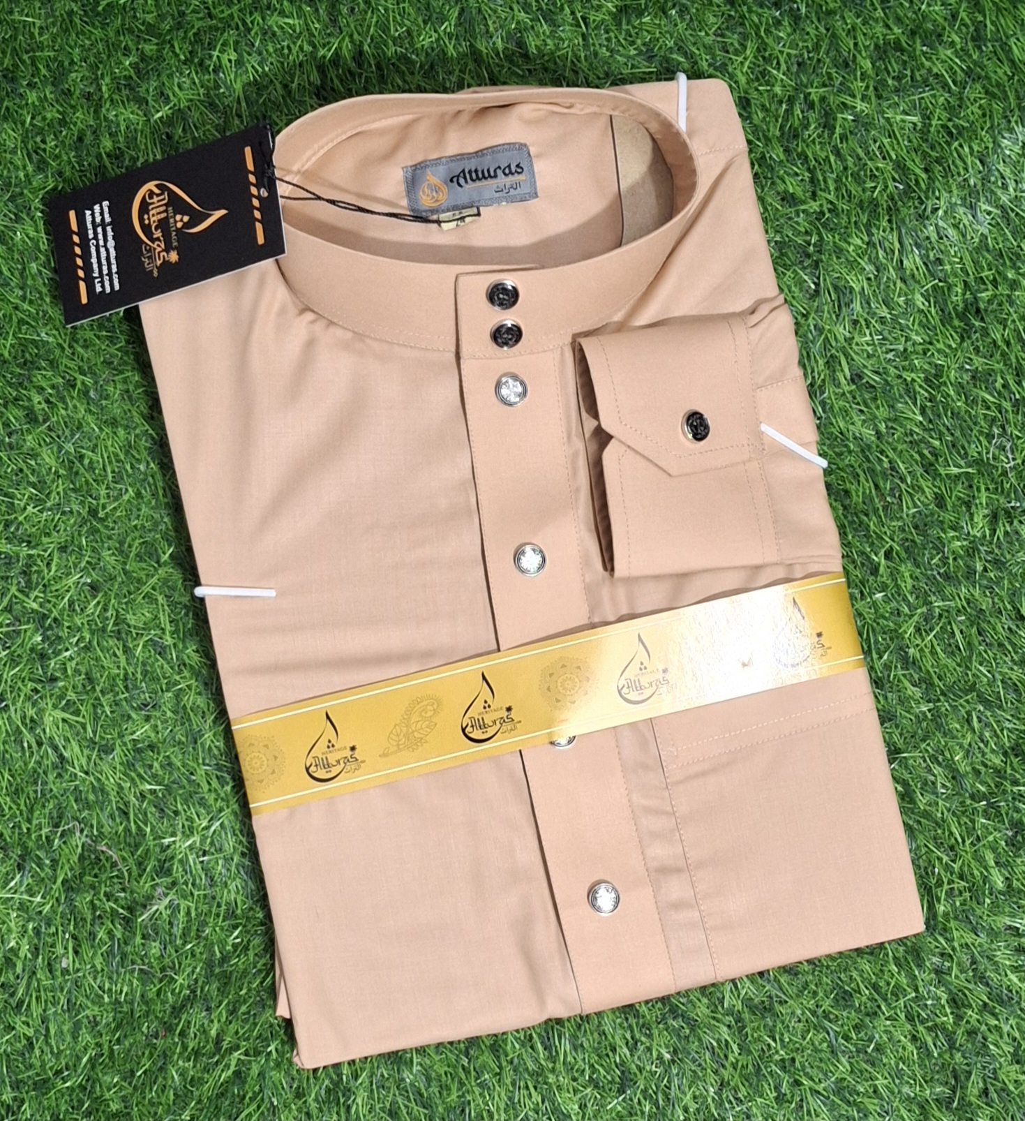 এরাবিক জুব্বাহ কফ হাতা, বিস্কুট কালার এবং টরে চায়না প্রেসিডেন্ট কাপড়।