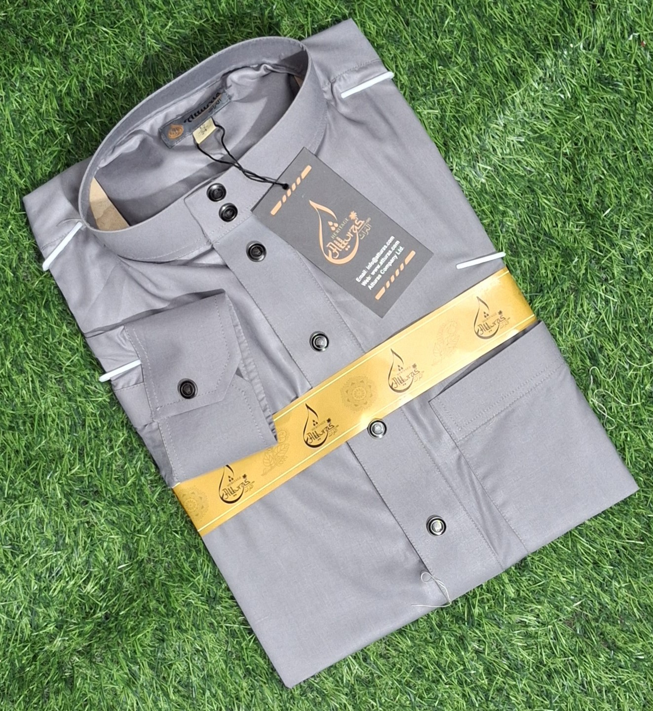 এরাবিক কলিদার জুব্বাহ, কফ হাতা, সিলভার কালার এবং টরে চায়না প্রেসিডেন্ট কাপড়।