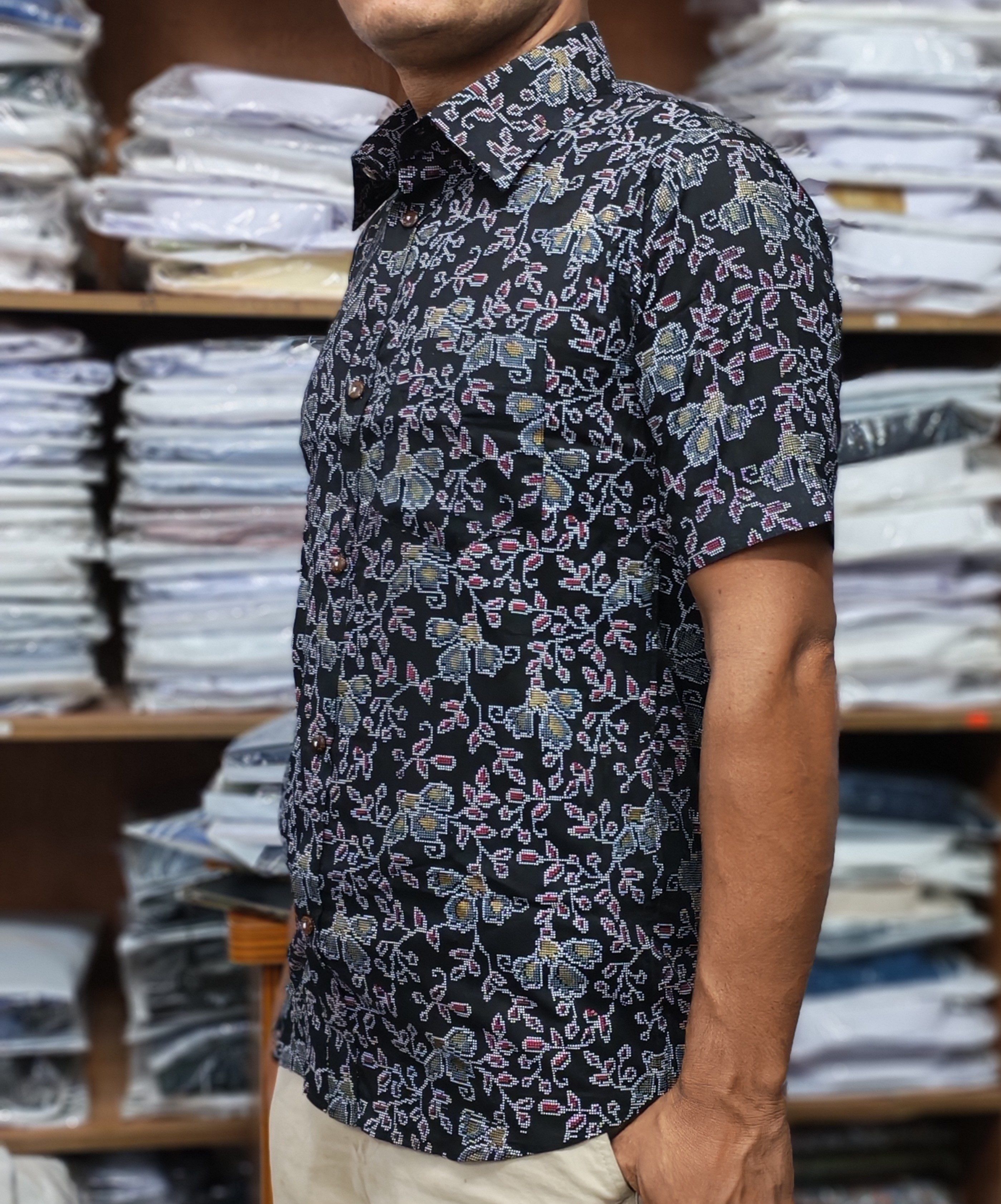 ছেলেদের জন্য কাল-সাদা প্রিন্টেড শর্ট স্লিভ শার্ট – আরামদায়ক আড়ং কটন হাফ