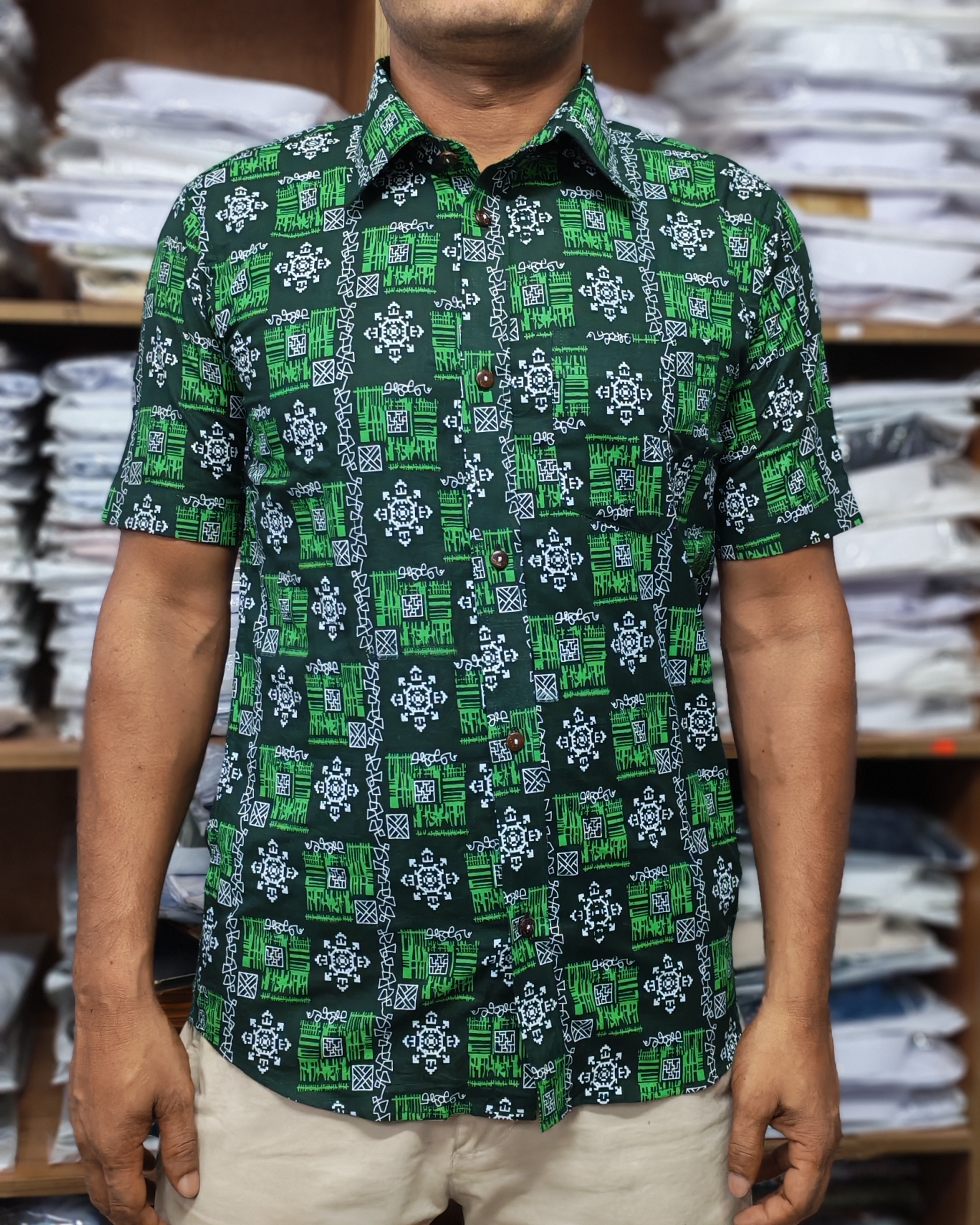 ছেলেদের জন্য গ্রীন-কালো প্রিন্টেড শর্ট স্লিভ শার্ট – আরামদায়ক আড়ং কটন কাপড়