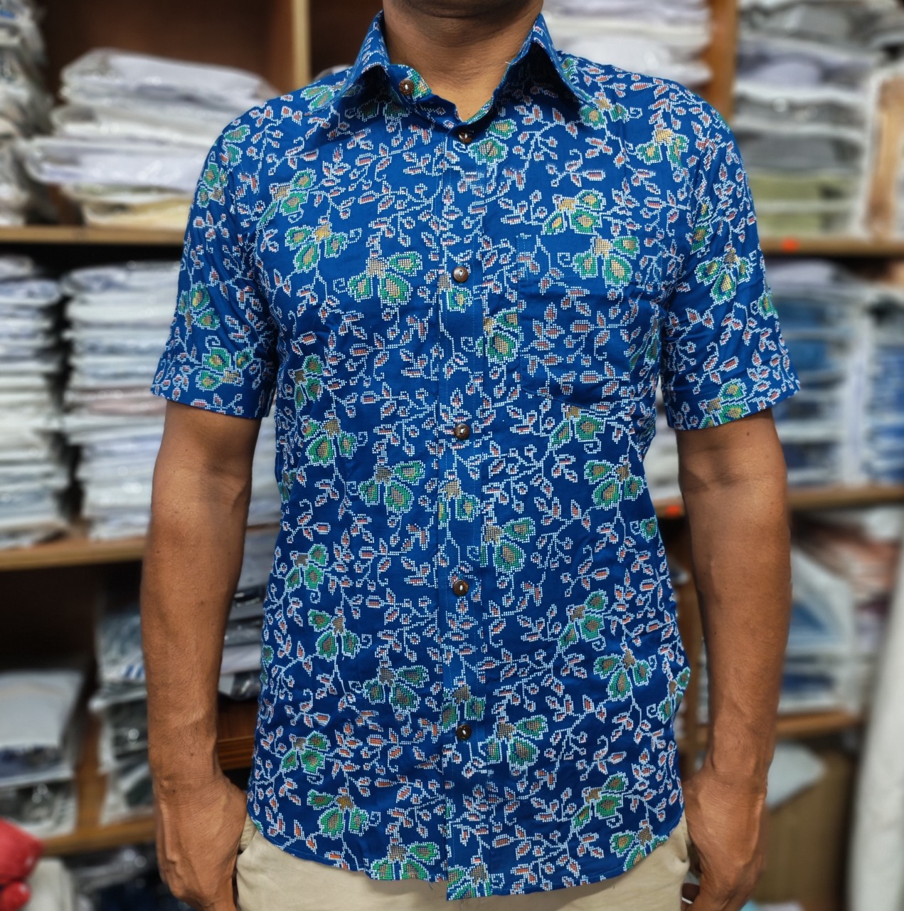 ছেলেদের জন্য বুলু কালার প্রিন্টেড শর্ট স্লিভ শার্ট – আরামদায়ক আড়ং কটন কাপড়